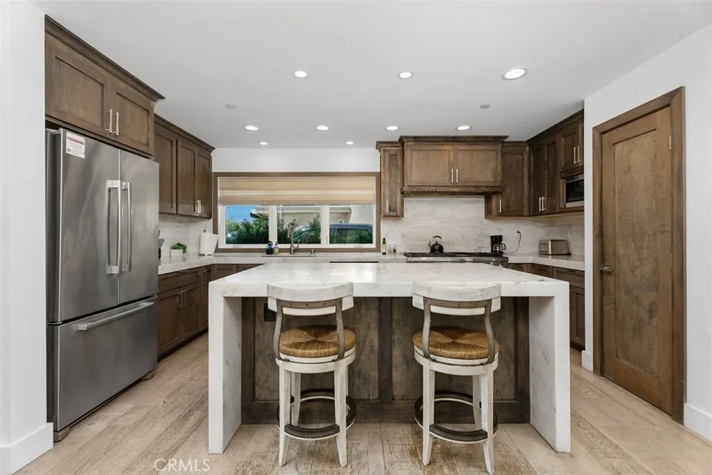 200 E Balboa Boulevard