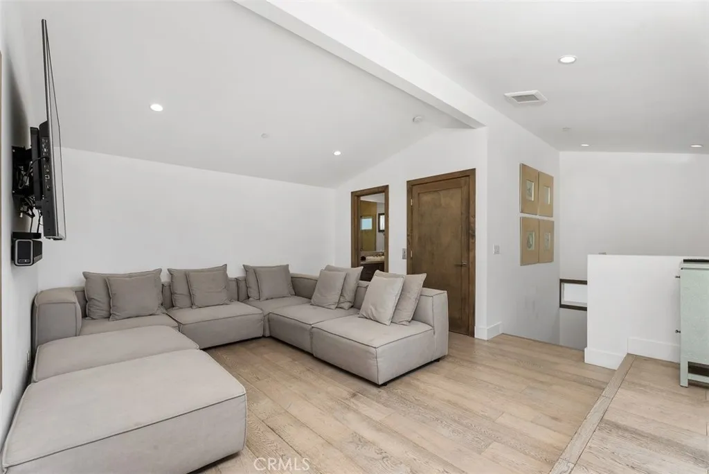 200 E Balboa Boulevard