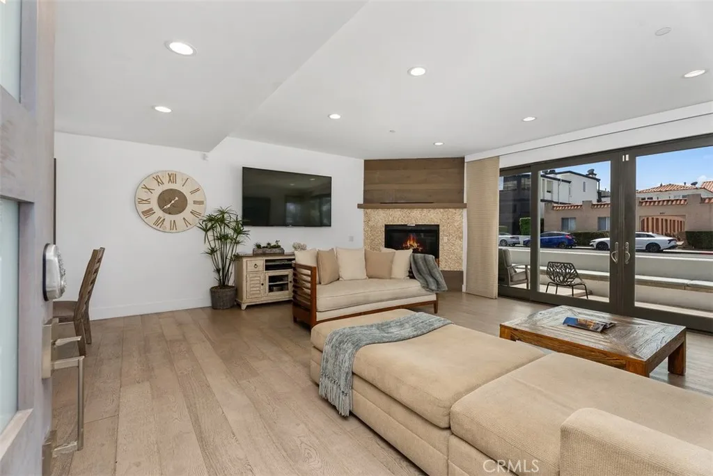 200 E Balboa Boulevard