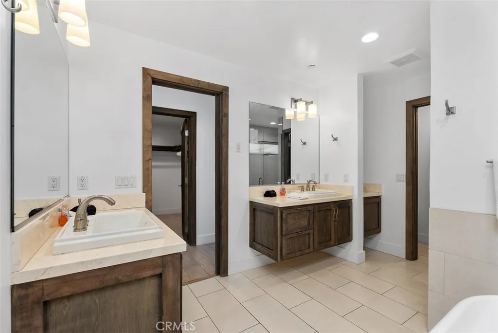 200 E Balboa Boulevard