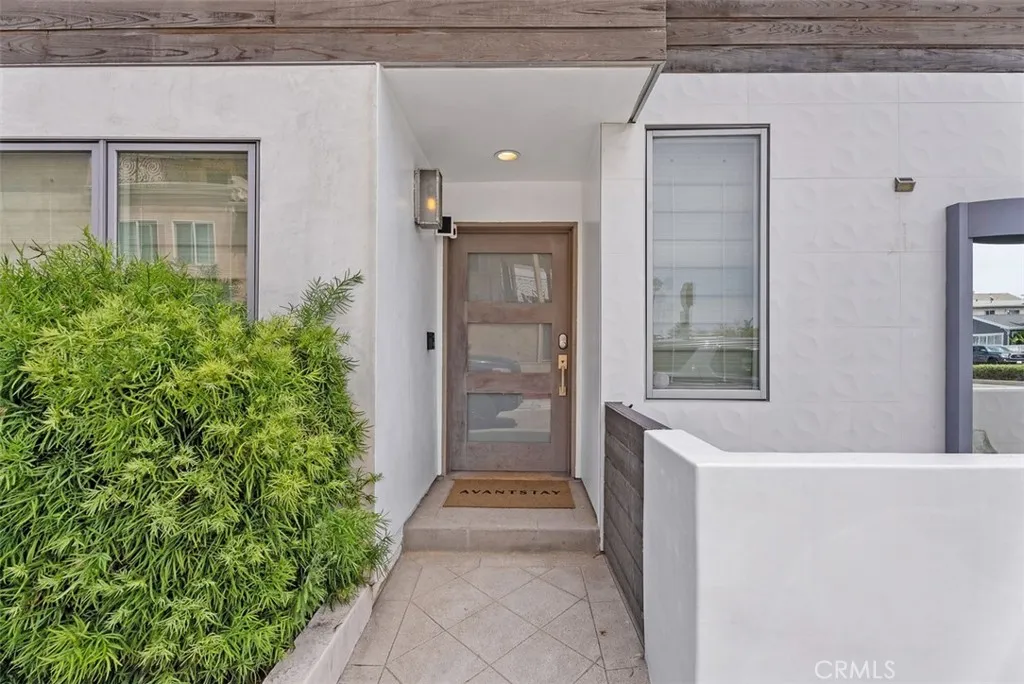 200 E Balboa Boulevard