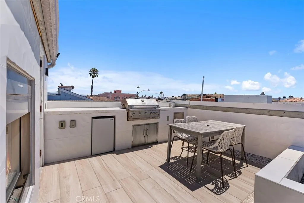 200 E Balboa Boulevard