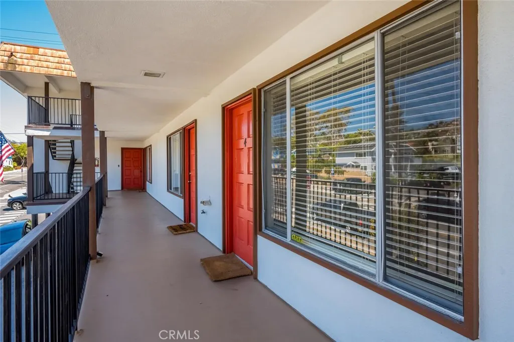 585 Glenneyre St. #4 Street