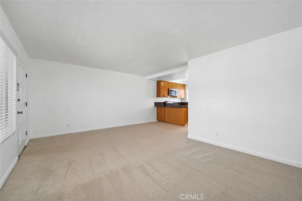 585 Glenneyre St. #4 Street