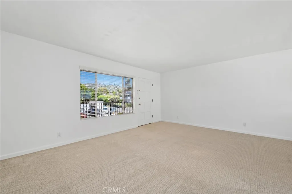 585 Glenneyre St. #4 Street