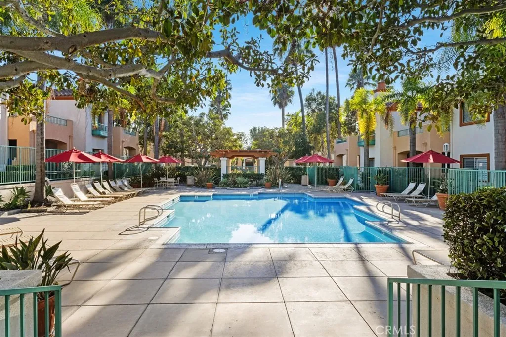 320 Villa Point
