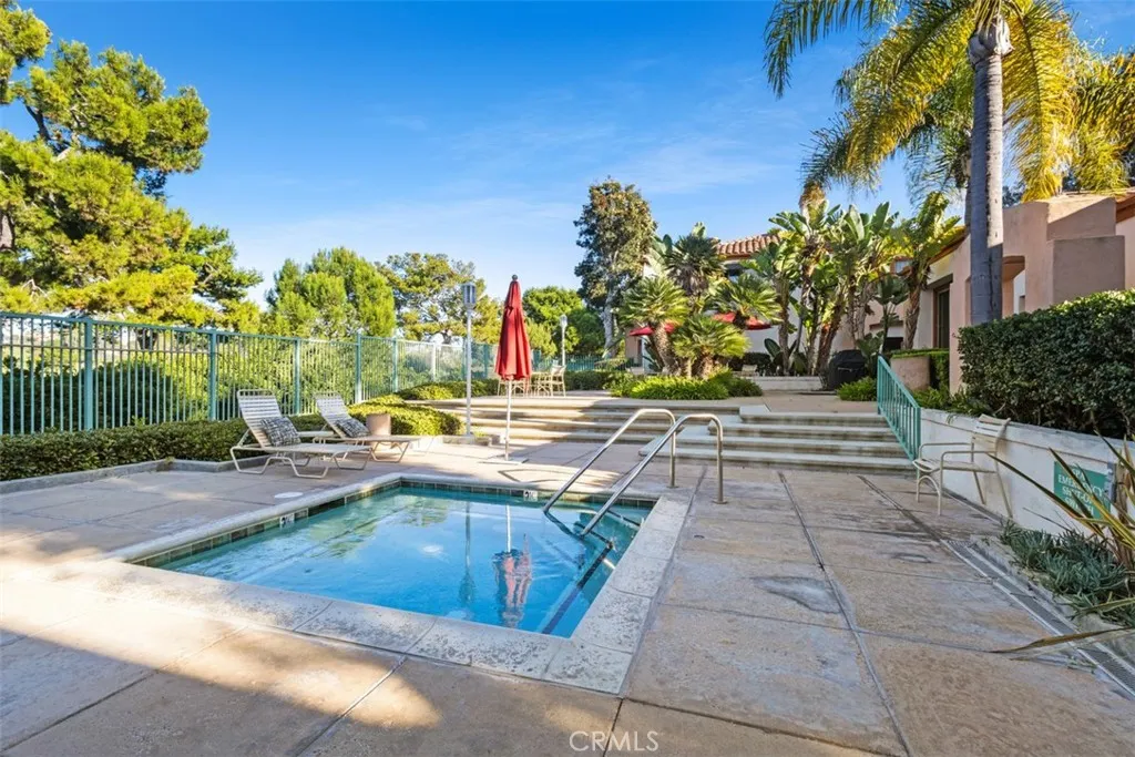 320 Villa Point