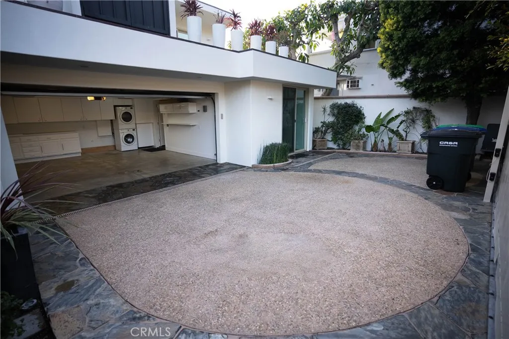 558 Cliff Drive