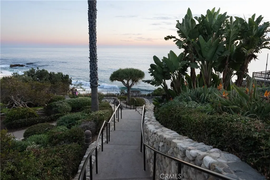 558 Cliff Drive