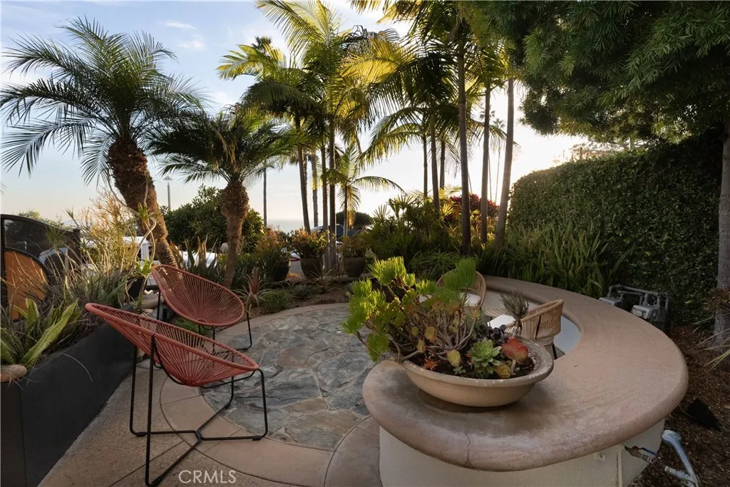 558 Cliff Drive