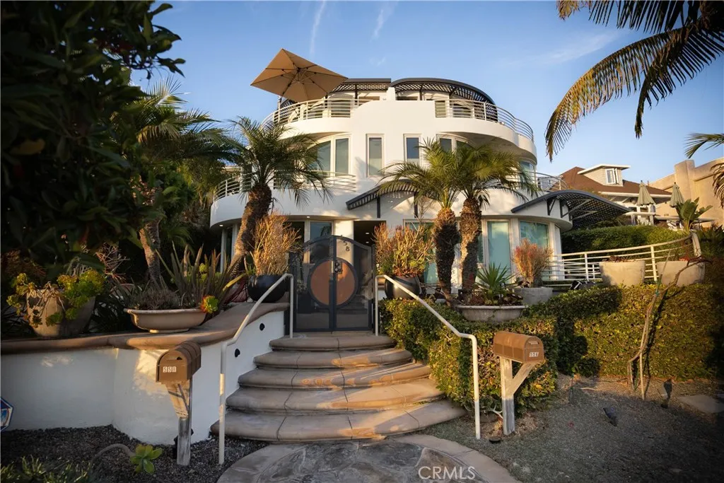 558 Cliff Drive