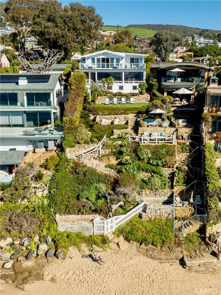 1225 Cliff