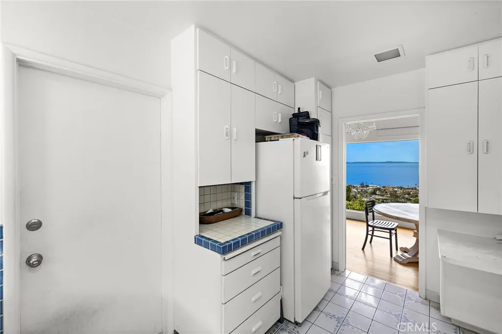 980 Temple Hills