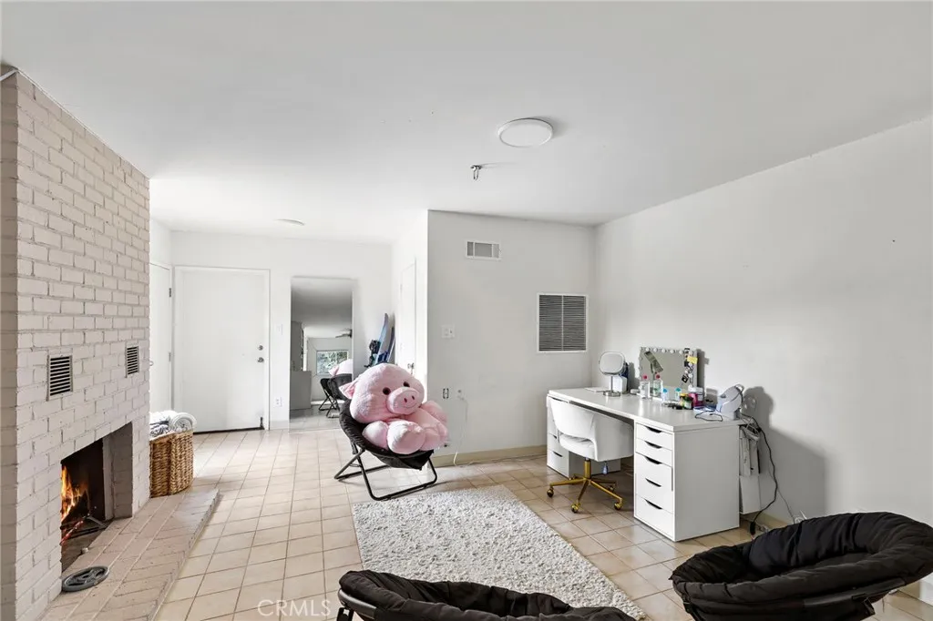 980 Temple Hills