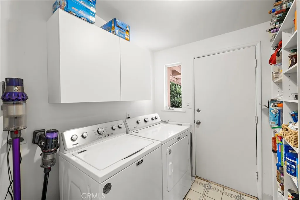980 Temple Hills