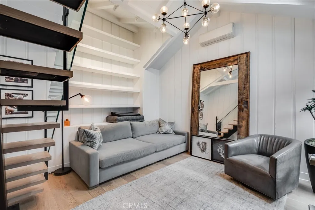 1259 S Coast Highway Unit Apt B