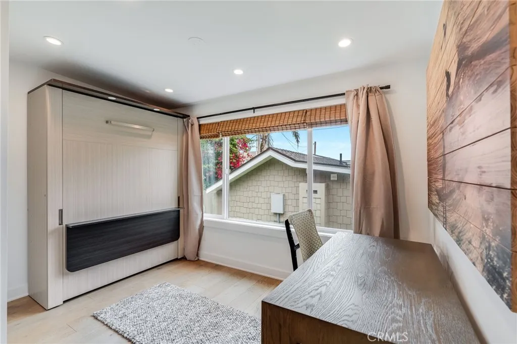 1259 S Coast Highway Unit Apt B