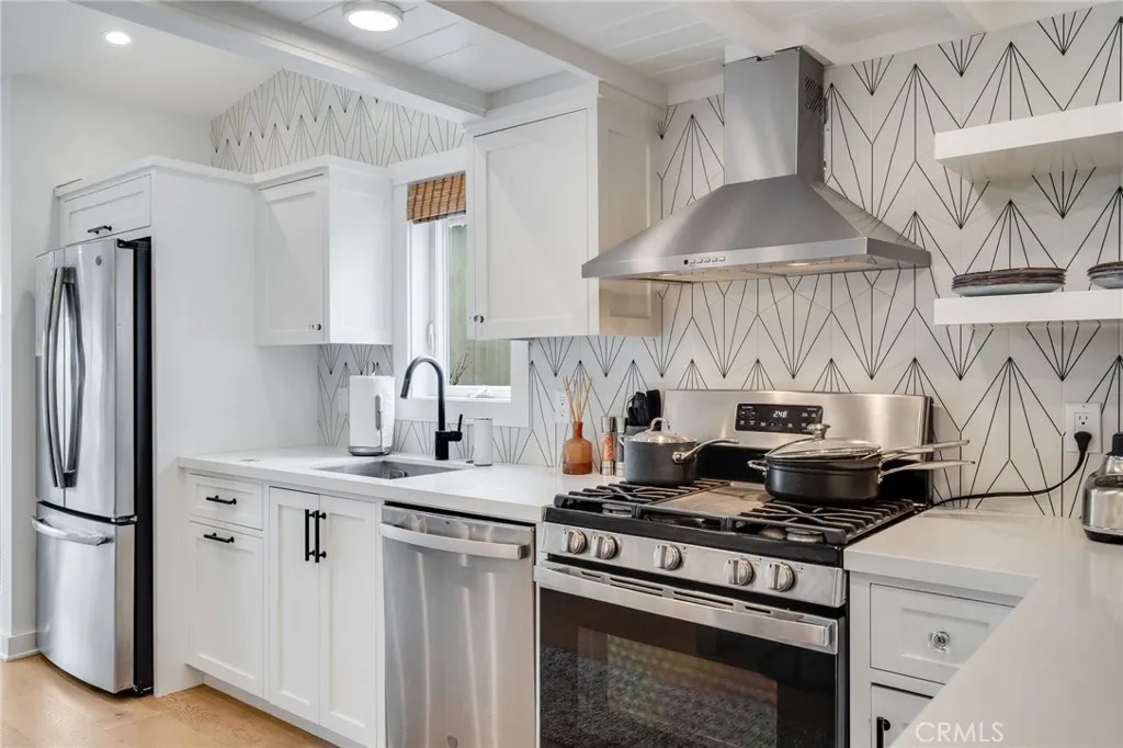1259 S Coast Highway Unit Apt B