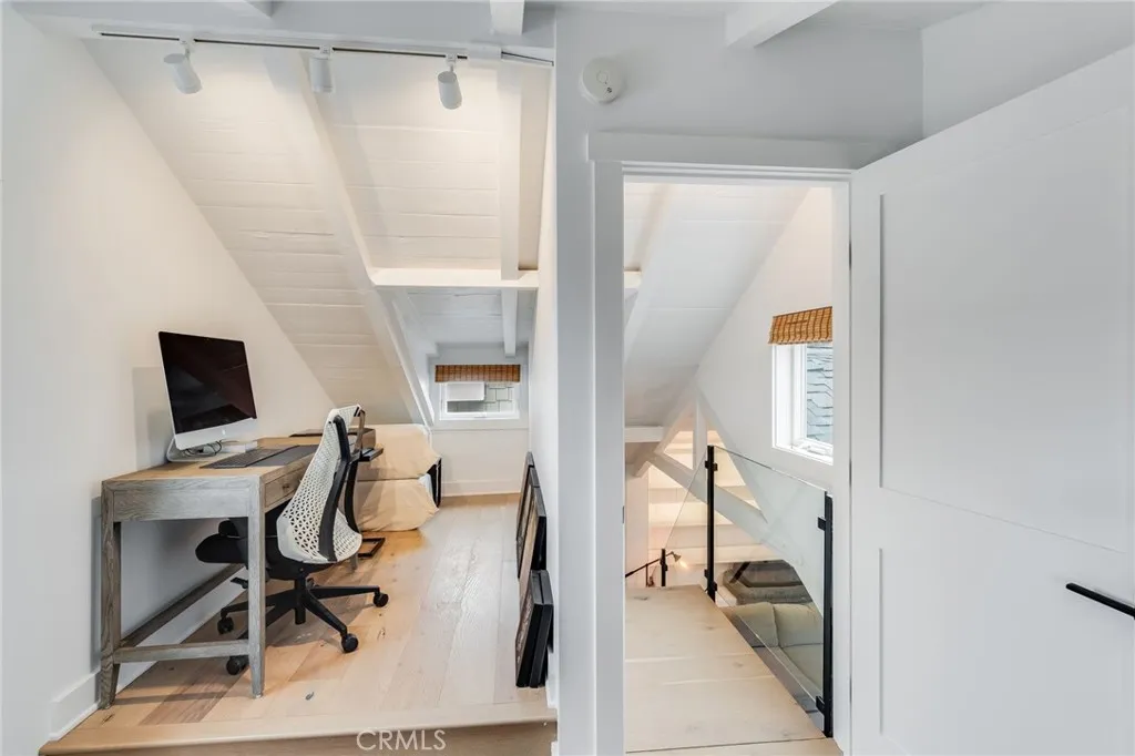 1259 S Coast Highway Unit Apt B