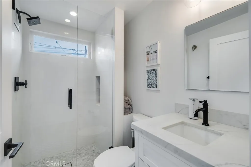 1259 S Coast Highway Unit Apt B