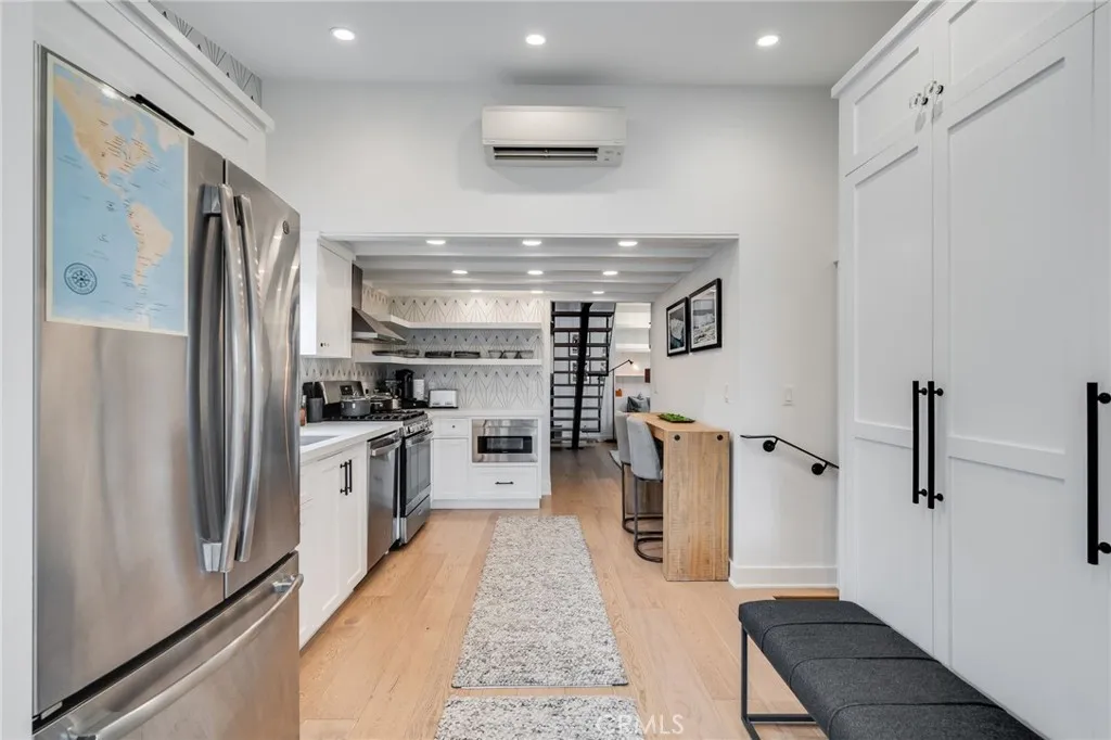 1259 S Coast Highway Unit Apt B