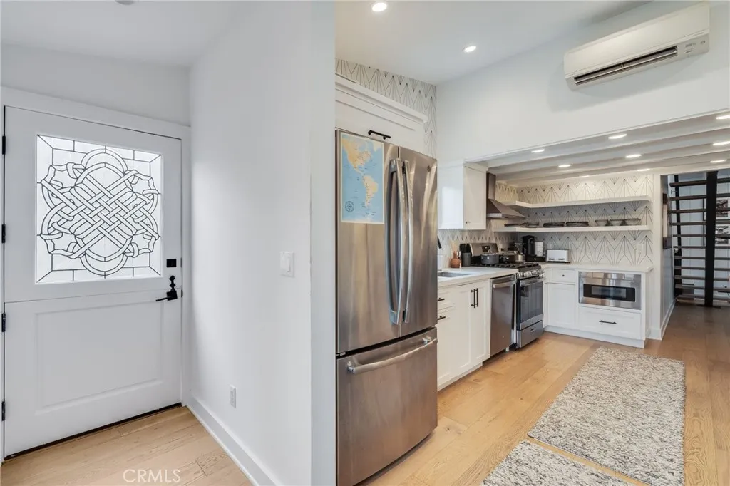 1259 S Coast Highway Unit Apt B