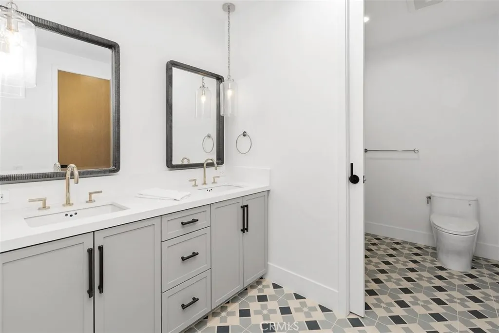 4261 Uptown Newport Unit 1