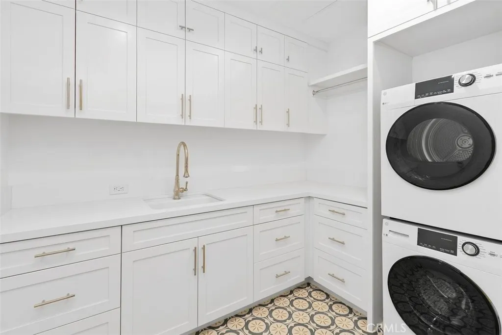 4261 Uptown Newport Unit 1