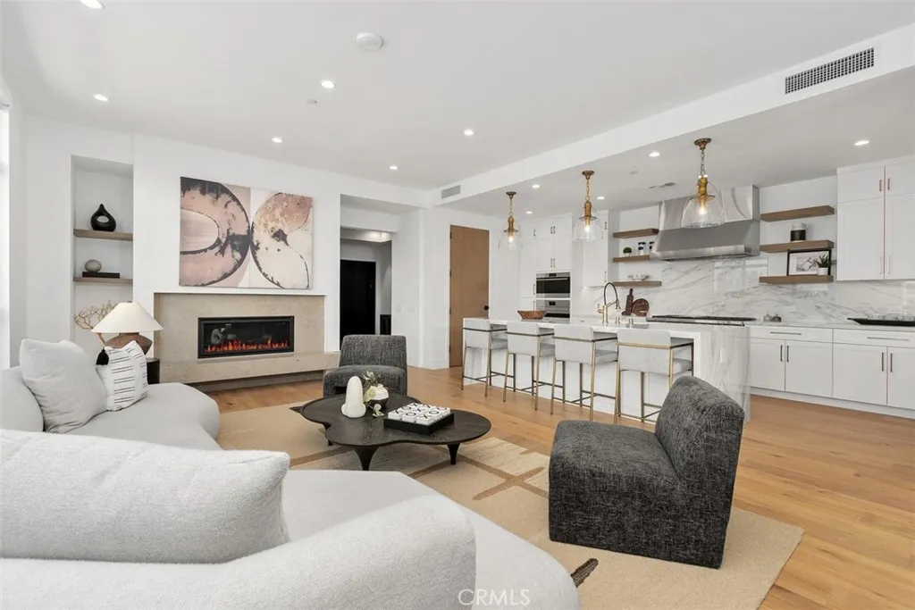 4261 Uptown Newport Unit 1