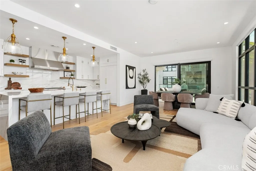 4261 Uptown Newport Unit 1