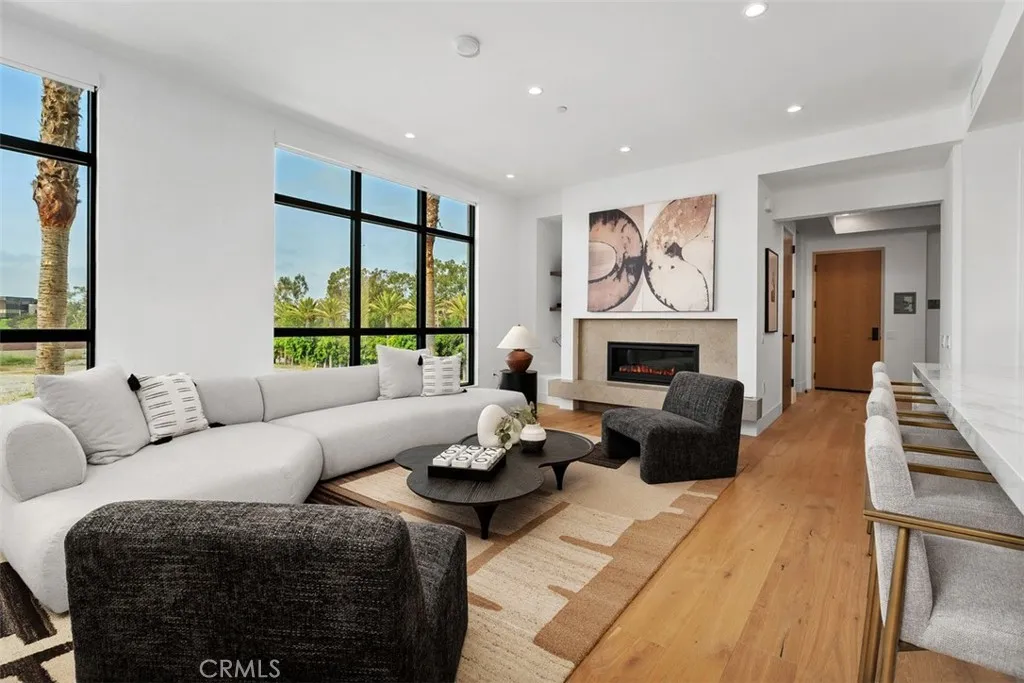 4261 Uptown Newport Unit 1