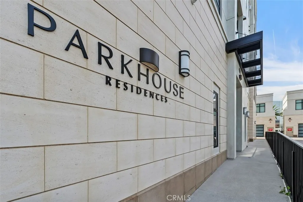 4261 Uptown Newport Unit 1