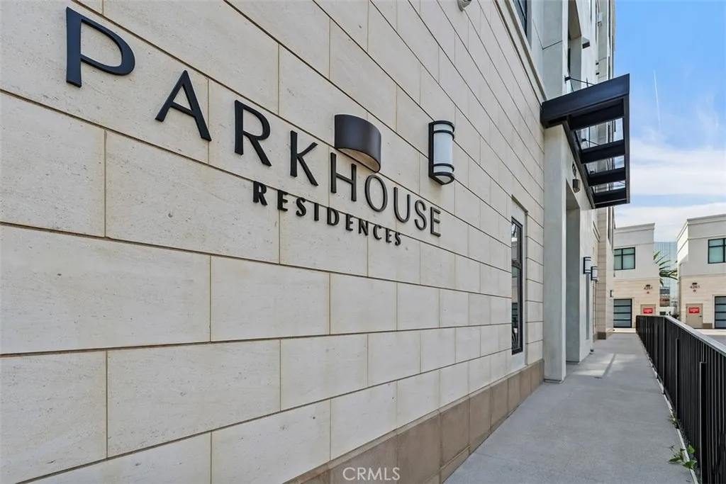 4261 Uptown Newport Unit 1