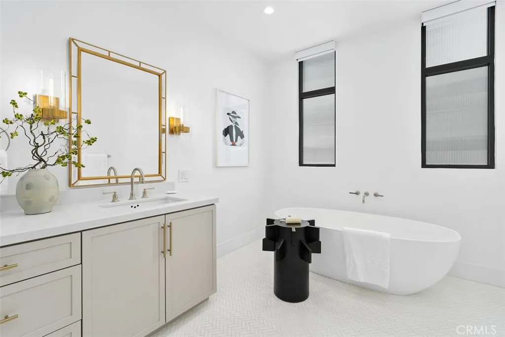 4261 Uptown Newport Unit 1