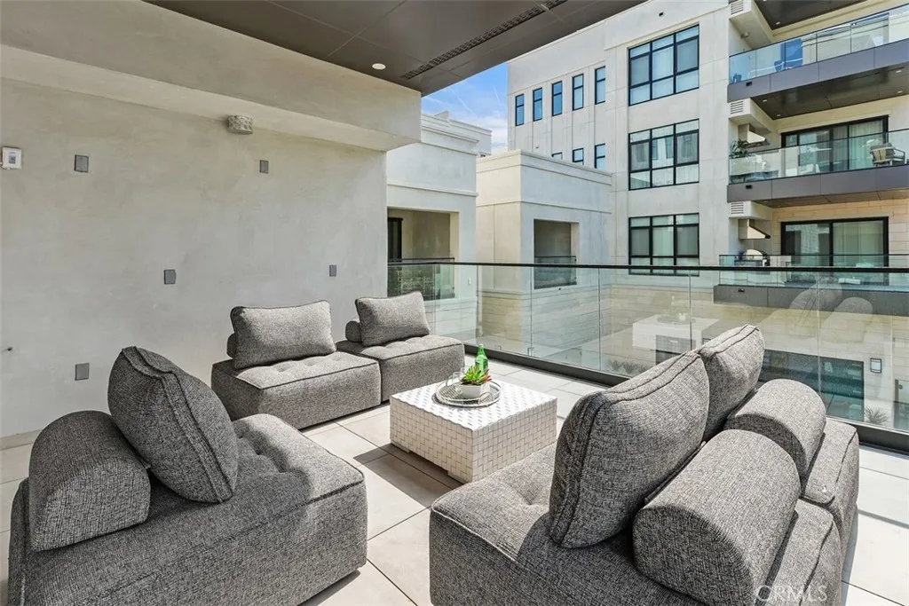 4261 Uptown Newport Unit 1