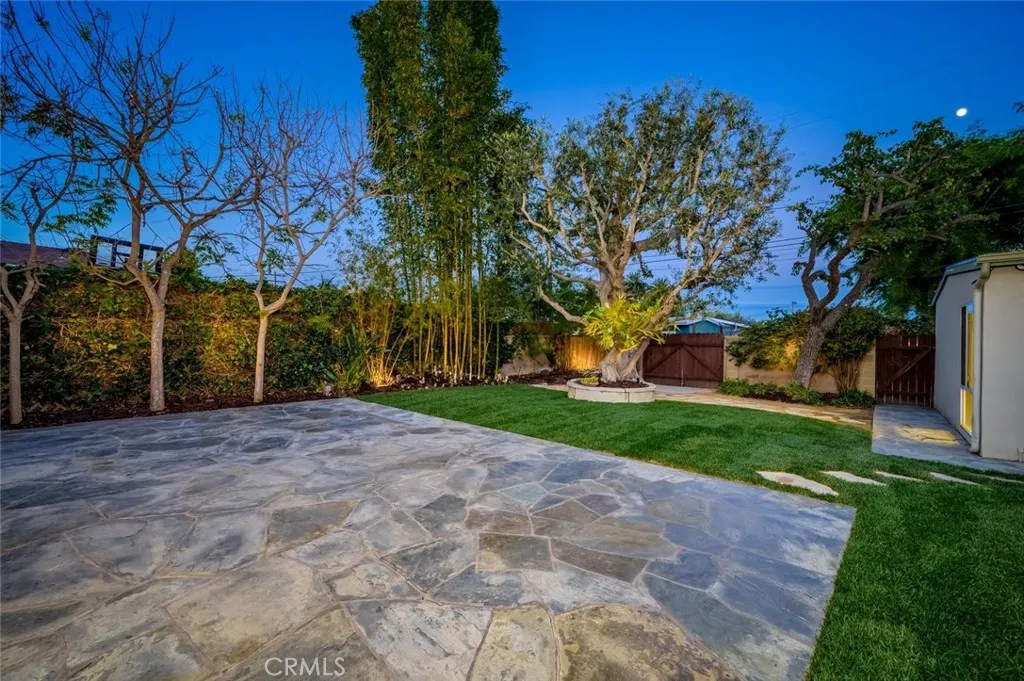 1962 Fullerton Avenue