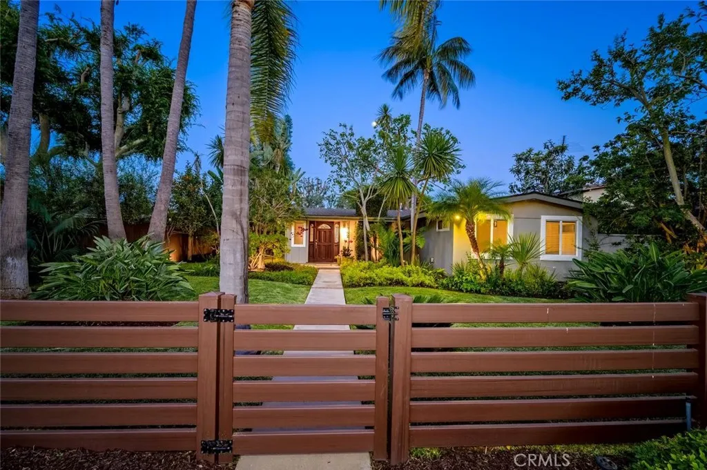 1962 Fullerton Avenue