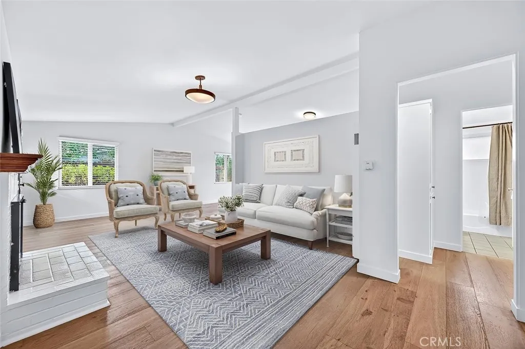 1962 Fullerton Avenue