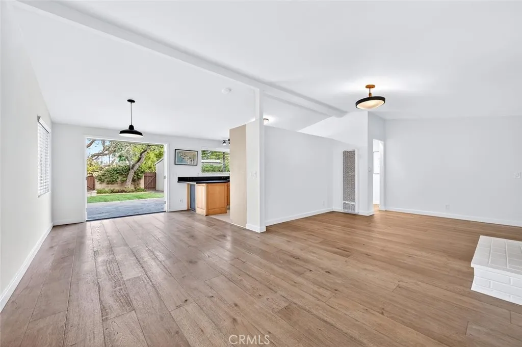 1962 Fullerton Avenue