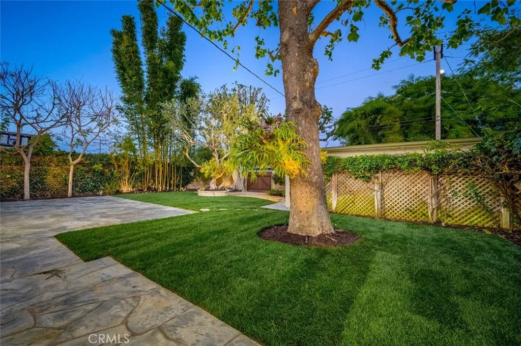 1962 Fullerton Avenue