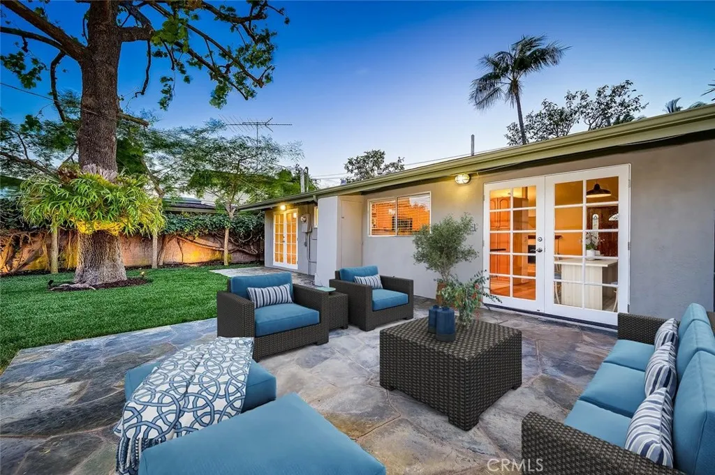 1962 Fullerton Avenue