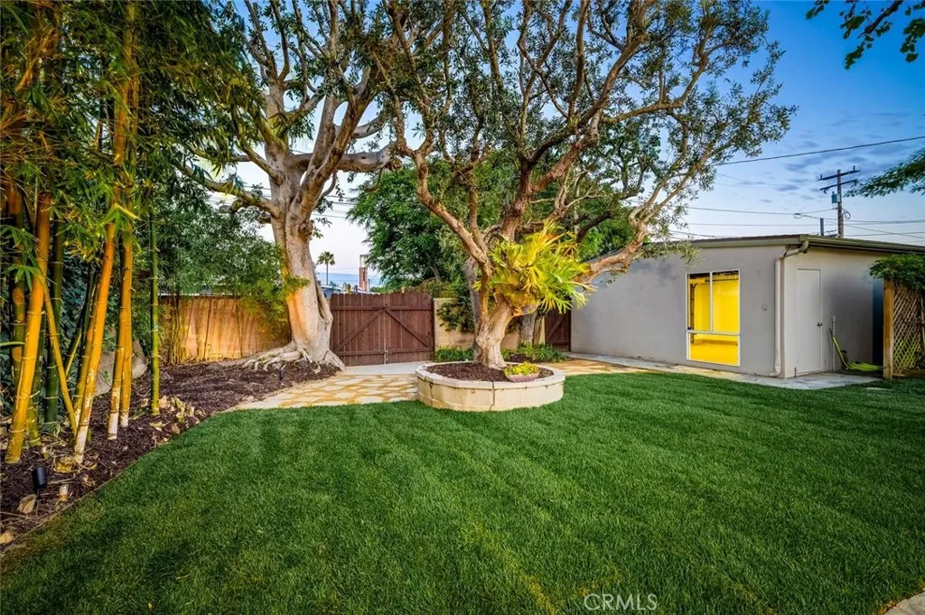 1962 Fullerton Avenue