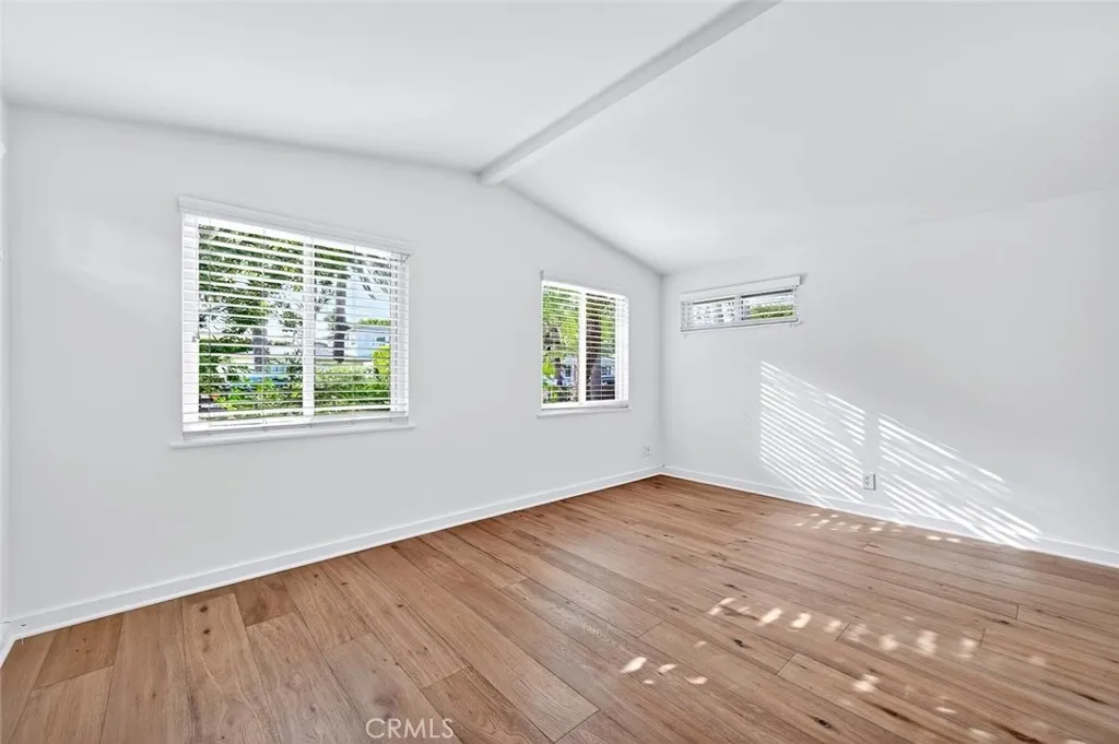 1962 Fullerton Avenue