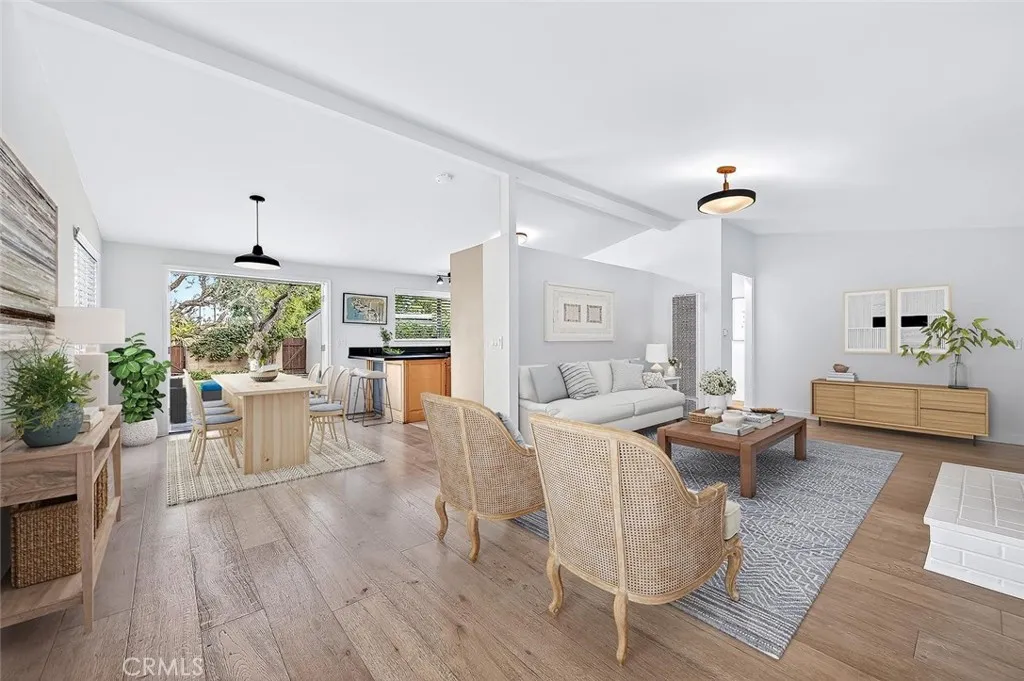 1962 Fullerton Avenue