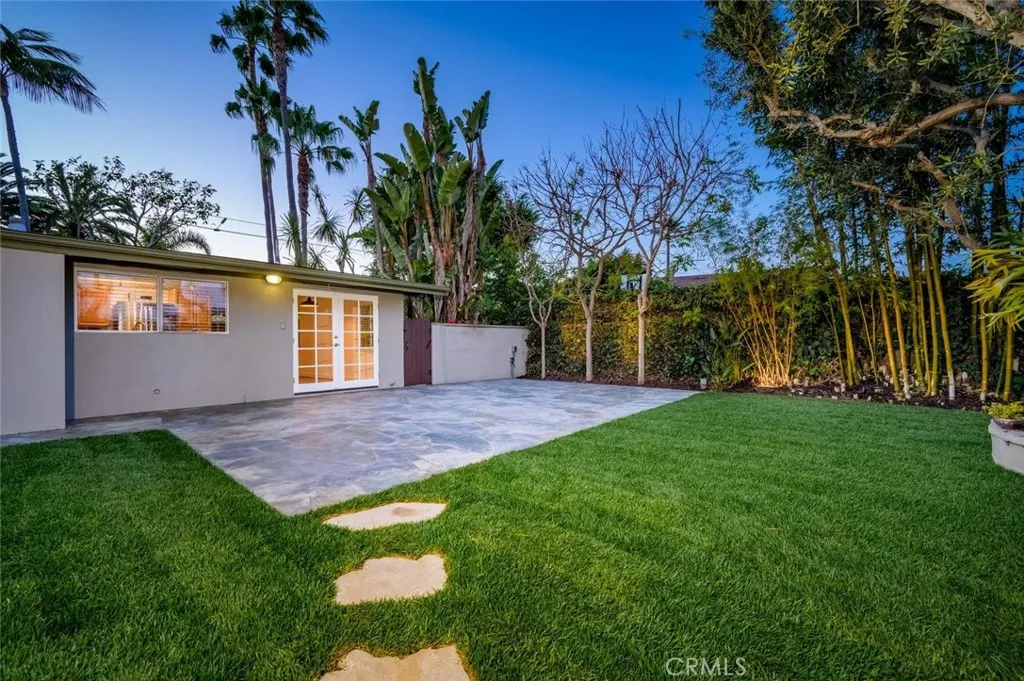 1962 Fullerton Avenue