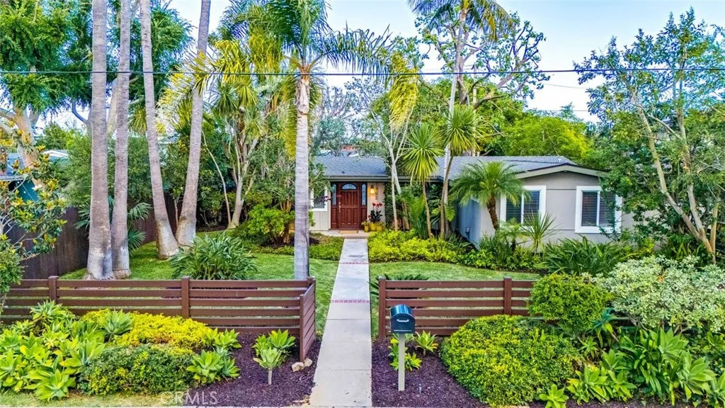 1962 Fullerton Avenue