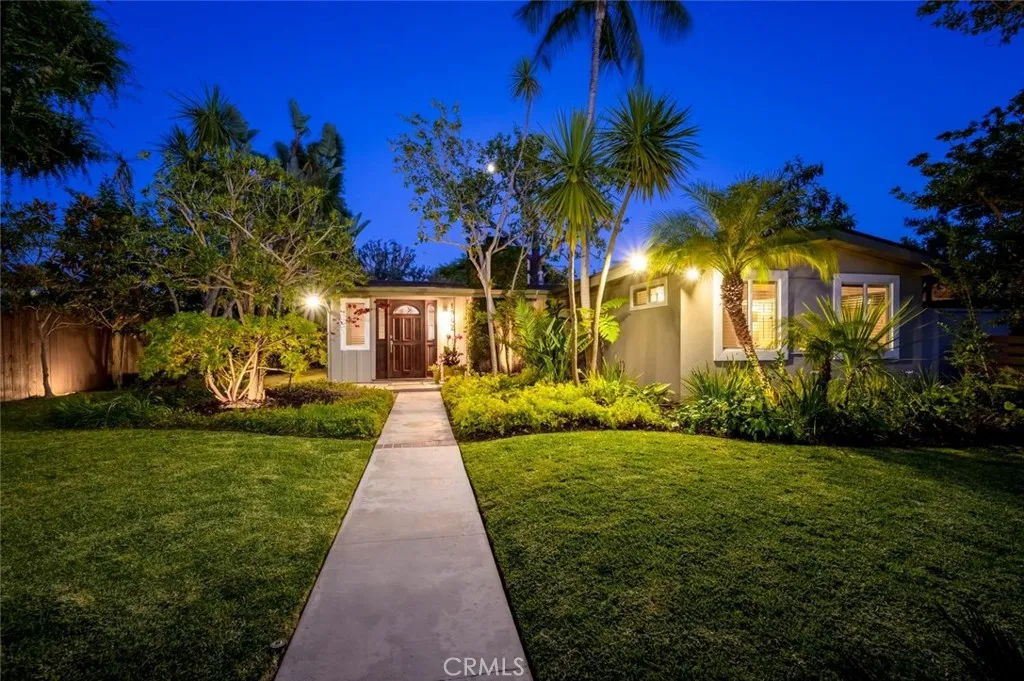 1962 Fullerton Avenue