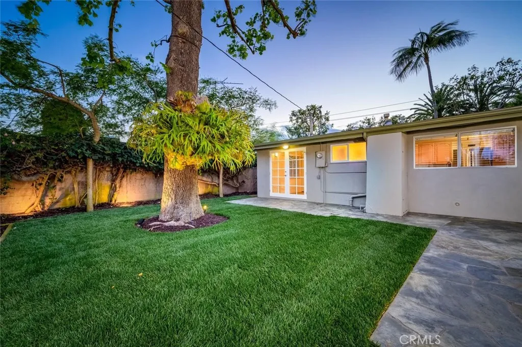 1962 Fullerton Avenue