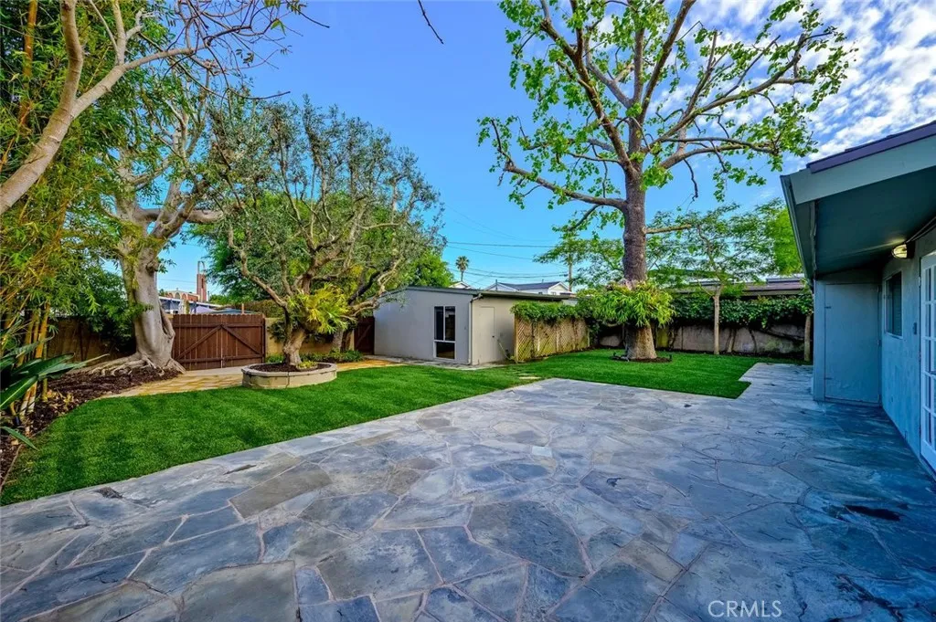 1962 Fullerton Avenue