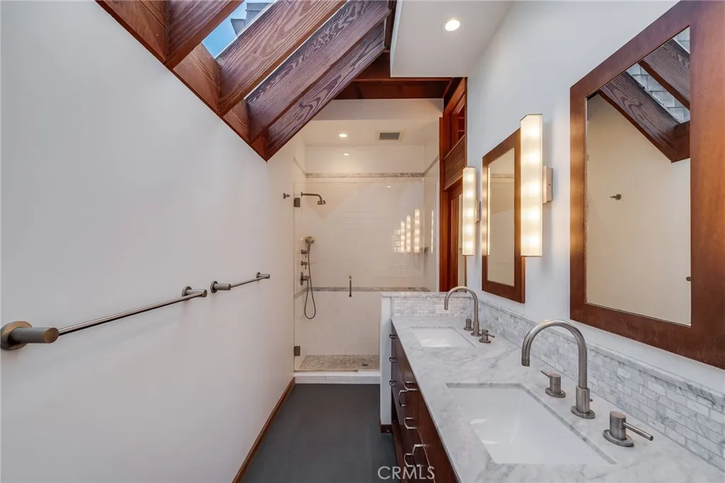 1625 Catalina